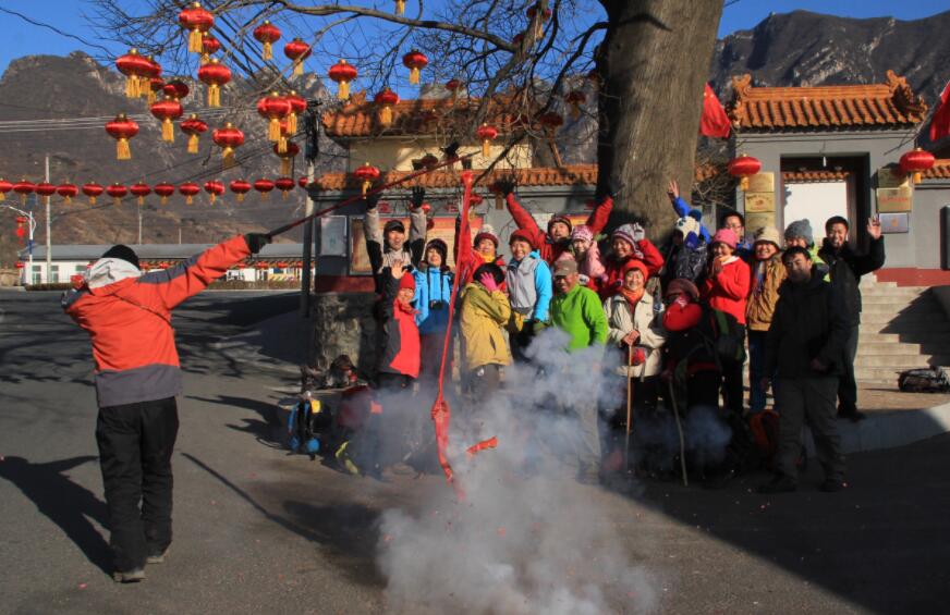 热闹的新年.jpg